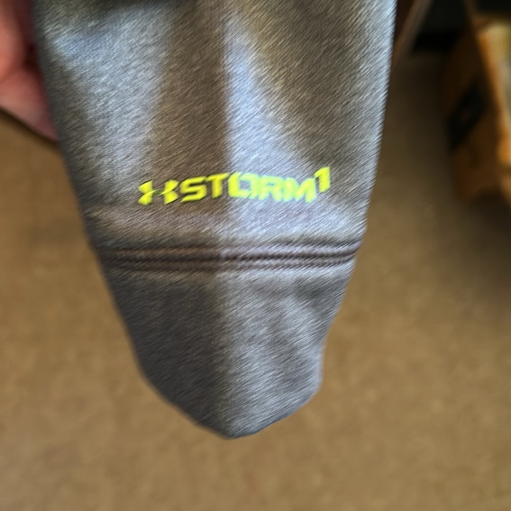 Boys Under Armour pullover hoodie - Picture 4 of 4